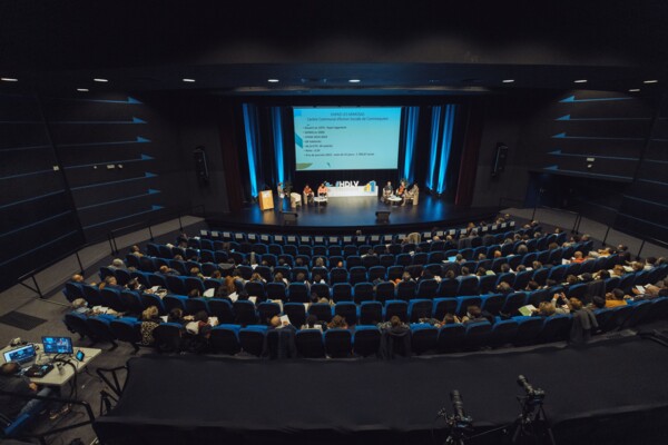AMPHI 300 (6) AMPHI 300 (6)
